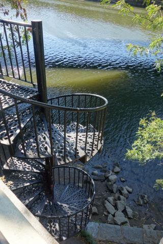 River_stairs_20131020_07.JPG